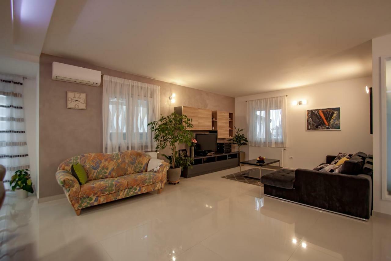 Apartman Nebo Pula Exterior photo