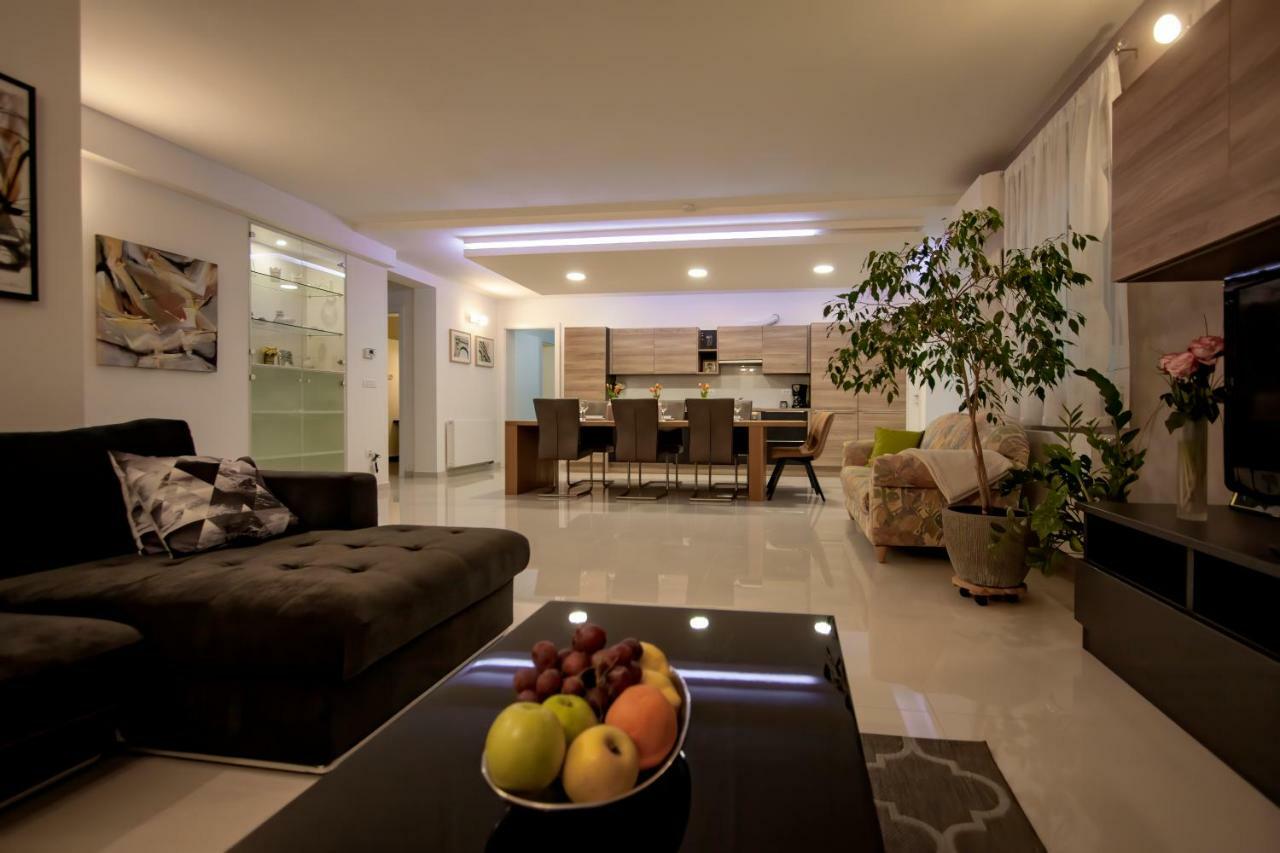 Apartman Nebo Pula Exterior photo